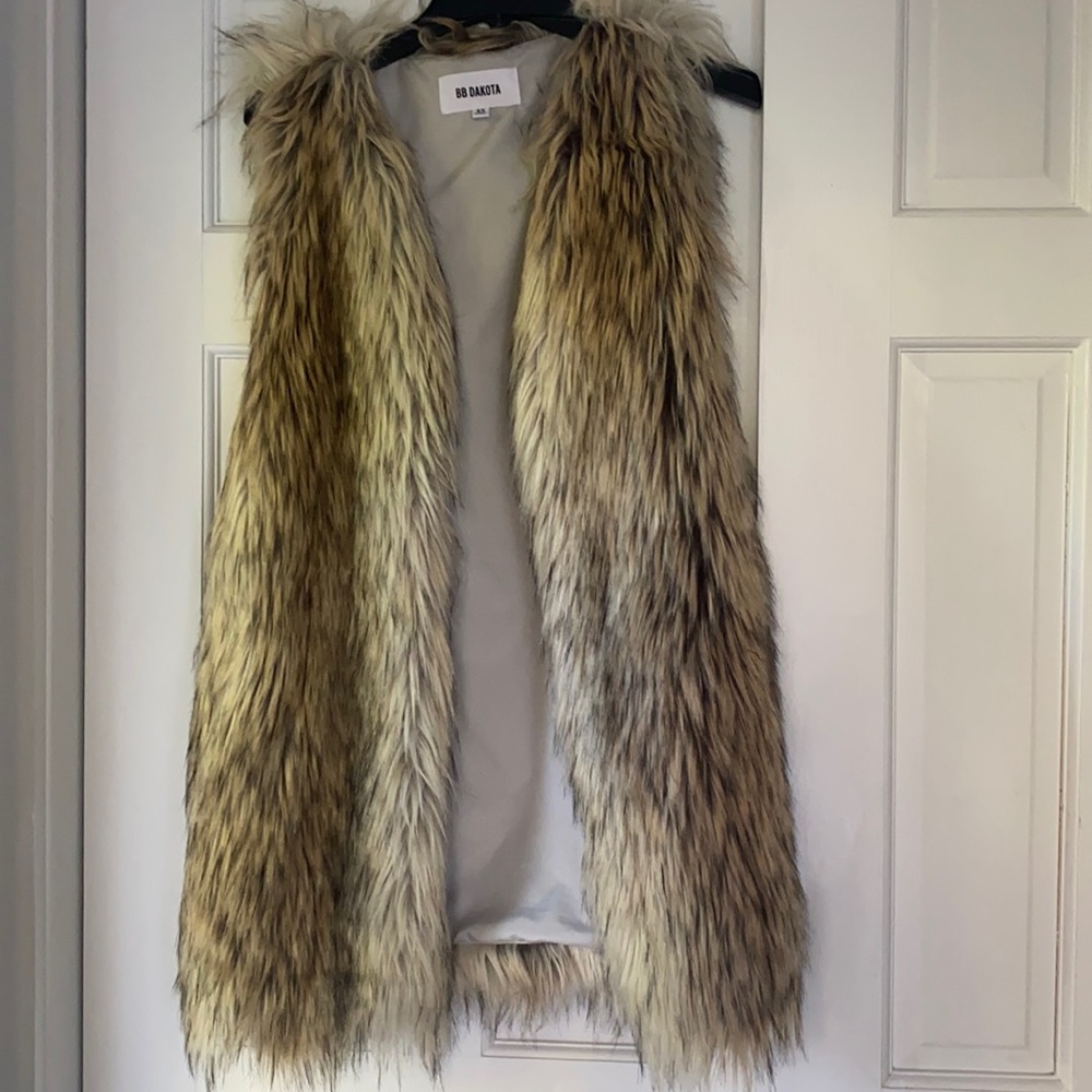 Bb Dakota fur vest